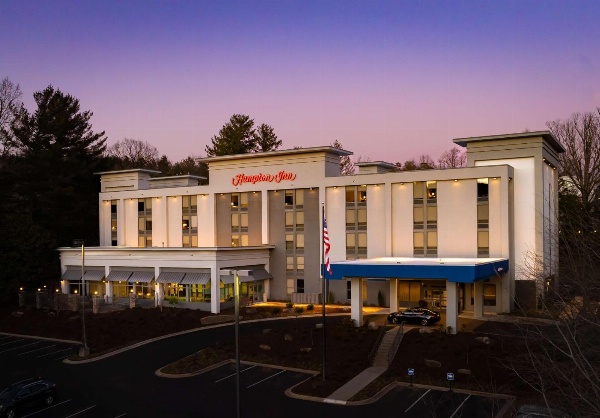 Hampton Inn By Hilton Asheville-Tunnel Rd. image 1